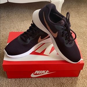New Nike lady’s eggplant and rose gold